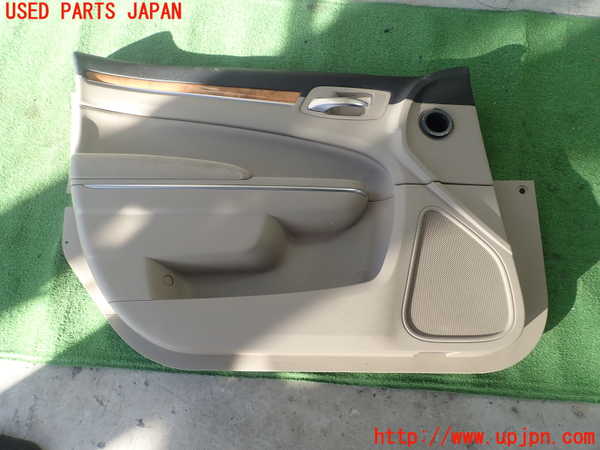 5UPJ-23511264]クライスラー・300(LX36)左前ドア内張り 中古_m0001.jpg