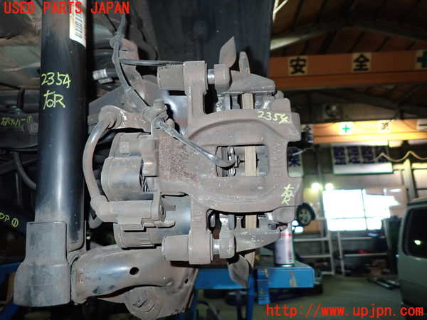 5UPJ-23544090]BMW 218d グランツアラー (F46)(2E20)右リアキャリパー 中古_m0001.jpg