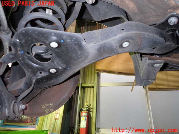 5UPJ-23544305]BMW 218d グランツアラー (F46)(2E20)左リアナックルハブ 中古_m0002.jpg