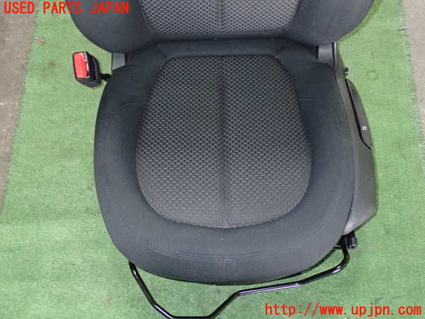 5UPJ-23547065]BMW 218d グランツアラー (F46)(2E20)助手席シート 中古_m0003.jpg