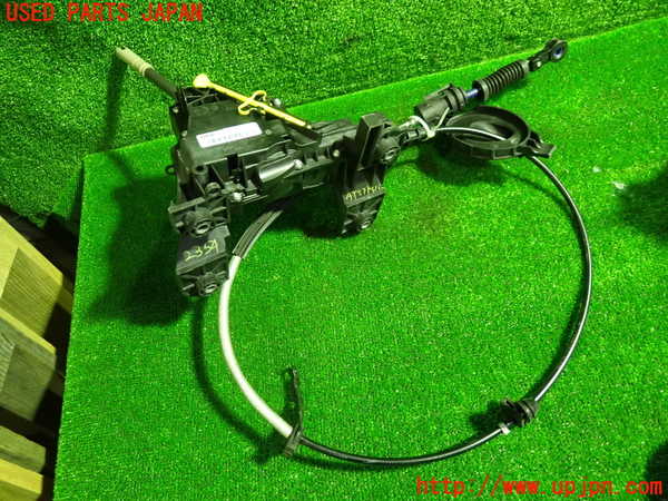 5UPJ-23547555]BMW 218d グランツアラー (F46)(2E20)ATシフトレバー 中古_m0004.jpg