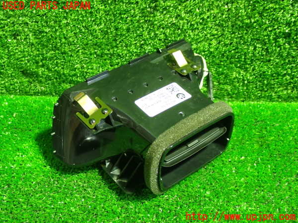 5UPJ-23547527]BMW 218d グランツアラー (F46)(2E20)エアコン吹き出し口2（左） 中古_m0003.jpg