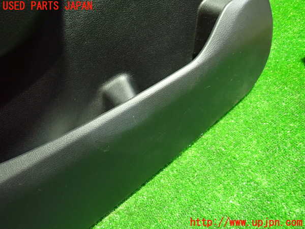 5UPJ-23541264]BMW 218d グランツアラー (F46)(2E20)左前ドア内張り 中古_m0002.jpg