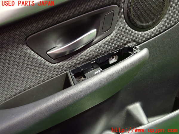 5UPJ-23541264]BMW 218d グランツアラー (F46)(2E20)左前ドア内張り 中古_m0003.jpg