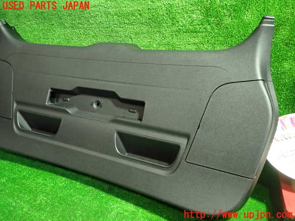 5UPJ-23541578]BMW 218d グランツアラー (F46)(2E20)バックドア内張り 中古_m0002.jpg