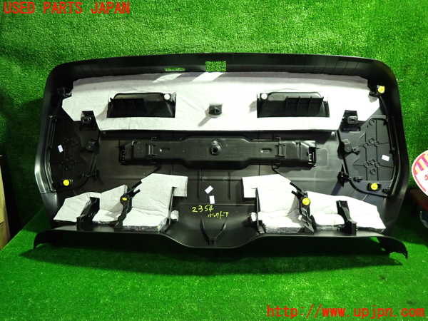 5UPJ-23541578]BMW 218d グランツアラー (F46)(2E20)バックドア内張り 中古_m0004.jpg