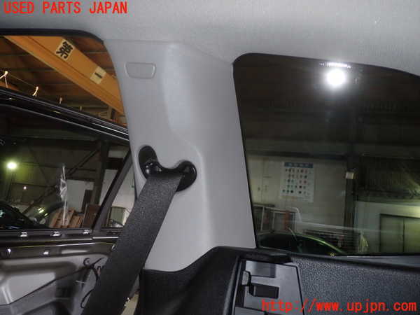 5UPJ-23547675]BMW 218d グランツアラー (F46)(2E20)右リアピラートリム 中古_m0003.jpg