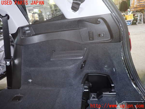 5UPJ-23547675]BMW 218d グランツアラー (F46)(2E20)右リアピラートリム 中古_m0004.jpg