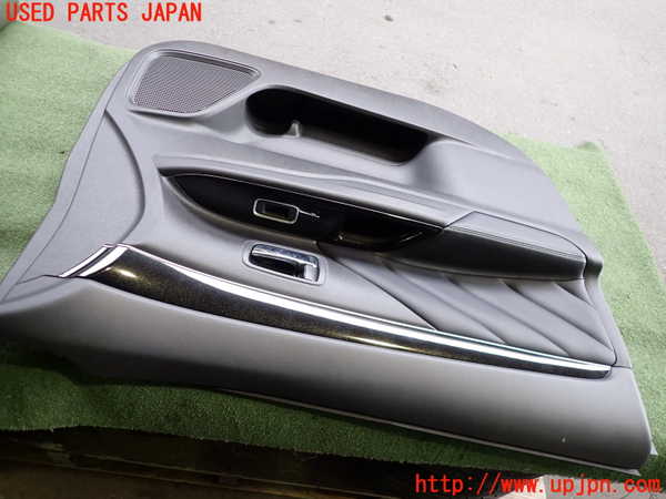 2UPJ-23551264]アウトランダーPHEV(GG3W)左前ドア内張り 中古_m0002.jpg