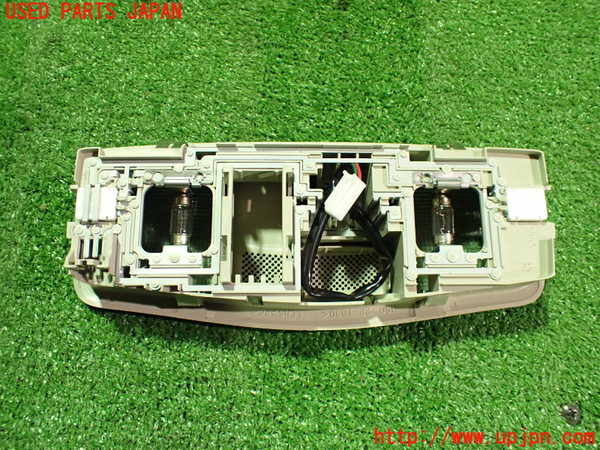 2UPJ-23556411]アウトランダーPHEV(GG3W)ルームランプ1 (1列目真中天井) 中古_m0002.jpg