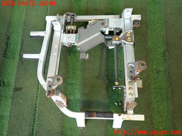 2UPJ-23567496]センチュリー(GZG50)シートレール①1 中古_m0002.jpg