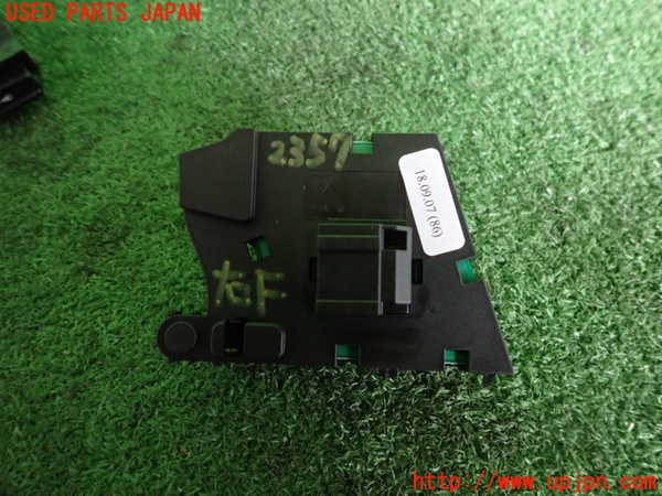 2UPJ-23576240]ポルシェ・ケイマンS(98721)右パワーウィンドウスイッチ 中古_m0002.jpg