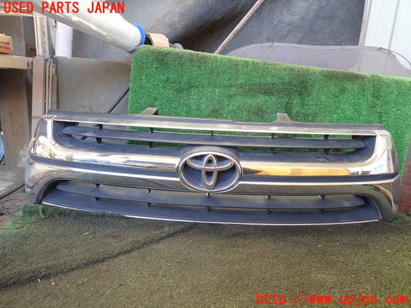 1UPJ-23581050]ハイラックスサーフ(RZN185W)ラジエターグリル 中古_m0001.jpg