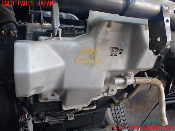 5UPJ-23586100]ハイラックスサーフ(RZN185W)ヒーターコア 中古_m0001.jpg