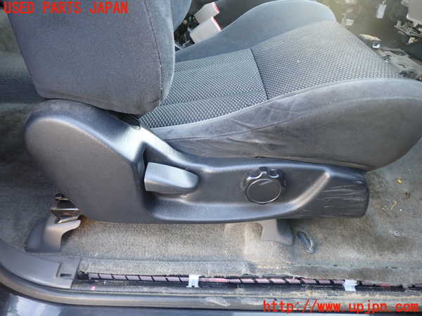 5UPJ-23587035]ハイラックスサーフ(RZN185W)運転席シート 中古_m0004.jpg