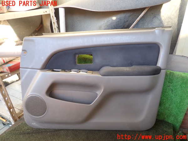 5UPJ-23581234]ハイラックスサーフ(RZN185W)右前ドア内張り 中古_m0001.jpg