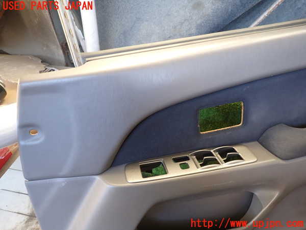 5UPJ-23581234]ハイラックスサーフ(RZN185W)右前ドア内張り 中古_m0002.jpg