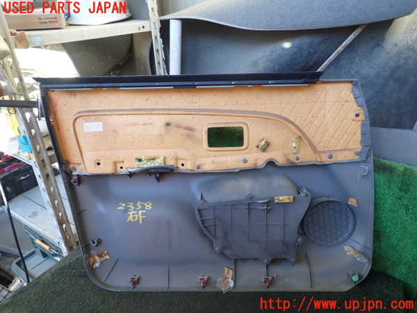 5UPJ-23581234]ハイラックスサーフ(RZN185W)右前ドア内張り 中古_m0004.jpg