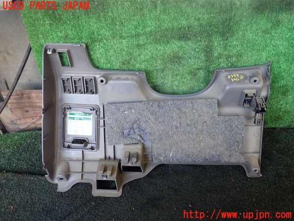 5UPJ-23587691]ハイラックスサーフ(RZN185W)内装トリム類1 中古_m0002.jpg