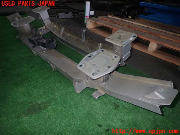1UPJ-23611014]マセラティ・クアトロポルテ(MQP)フロントバンパーホースメント 中古_m0004.jpg