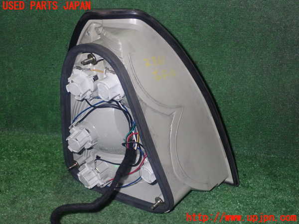 1UPJ-23611530]マセラティ・クアトロポルテ(MQP)右テールランプ 中古_m0002.jpg