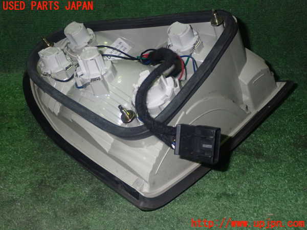 1UPJ-23611530]マセラティ・クアトロポルテ(MQP)右テールランプ 中古_m0003.jpg