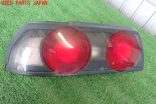 2UPJ-23631536]スカイライン(HR32)左テールランプ 中古_m0001.jpg