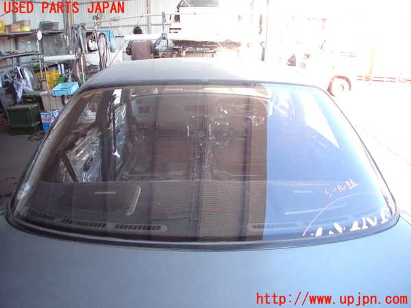 5UPJ-23631560]スカイライン(HR32)リアガラス (M203) 中古_m0001.jpg