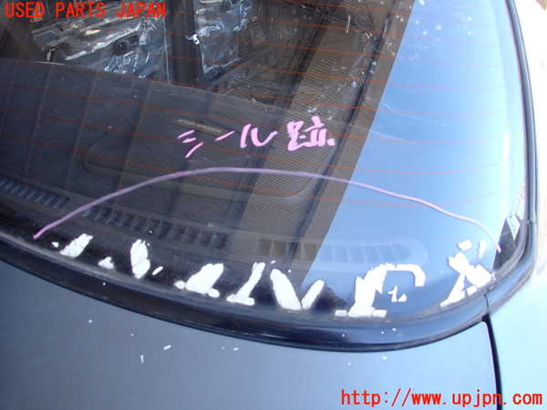 5UPJ-23631560]スカイライン(HR32)リアガラス (M203) 中古_m0002.jpg