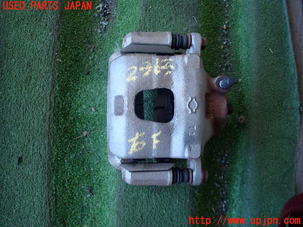 5UPJ-23634080]スカイライン(HR32)右フロントキャリパー 中古_m0001.jpg