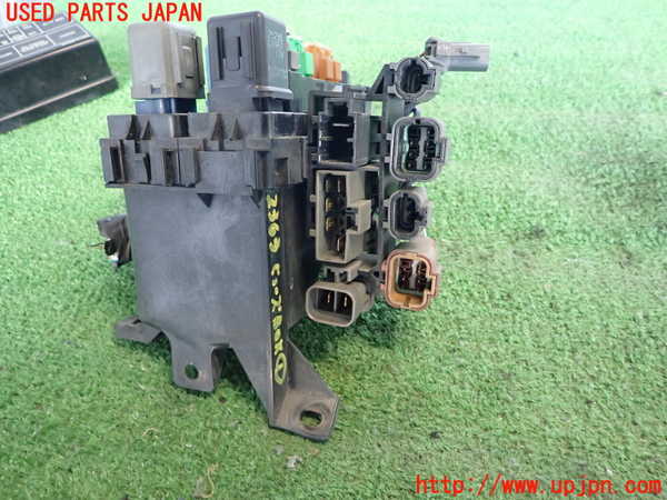 2UPJ-23636741]スカイライン(HR32)ヒューズボックス1 中古_m0003.jpg