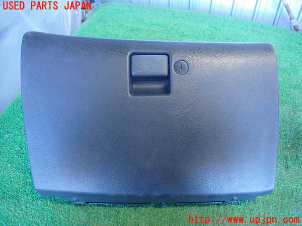5UPJ-23637516]スカイライン(HR32)グローブボックス1 中古_m0001.jpg