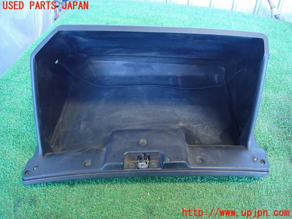 5UPJ-23637516]スカイライン(HR32)グローブボックス1 中古_m0002.jpg