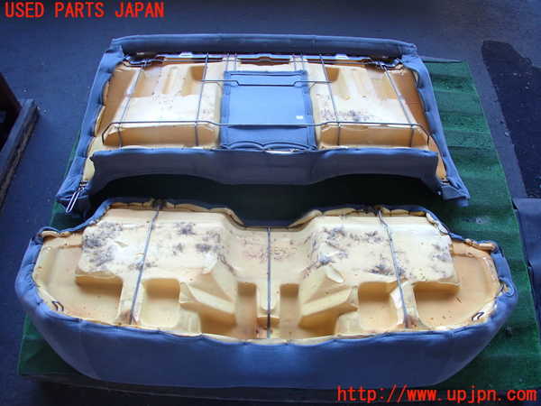 2UPJ-23637385]スカイライン(HR32)リアシート 中古_m0002.jpg