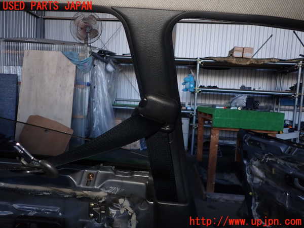 2UPJ-23637670]スカイライン(HR32)左センターピラートリム 中古_m0002.jpg