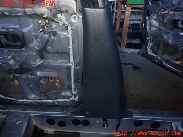 2UPJ-23637670]スカイライン(HR32)左センターピラートリム 中古_m0003.jpg
