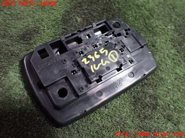 5UPJ-23656411]N-ONE(Nワン)(JG3)ルームランプ1 (１列目) 中古_m0002.jpg