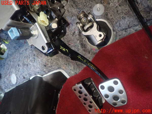 5UPJ-23677590]GR86(BRZ)(ZN8)クラッチペダル 中古_m0001.jpg