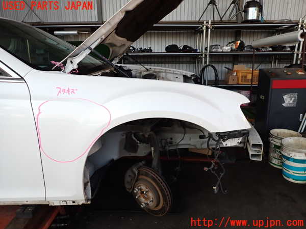 2UPJ-23681080]クライスラー・300(LX36)右前フェンダー 中古_m0001.jpg