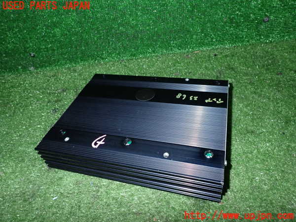 2UPJ-23686525]クライスラー・300(LX36)アンプ 中古_m0003.jpg