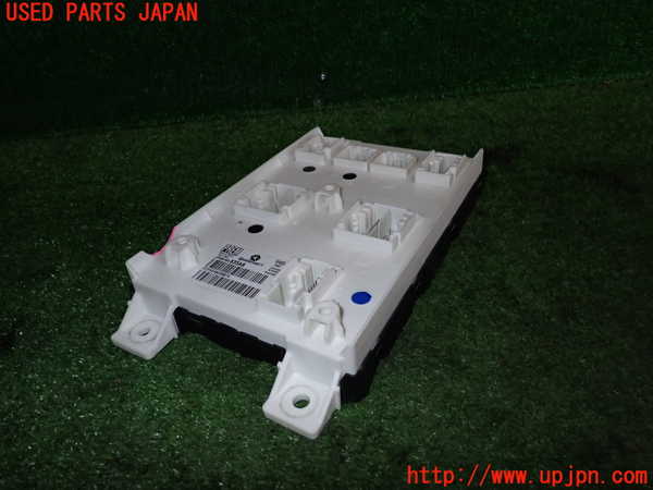 2UPJ-23686741]クライスラー・300(LX36)ヒューズボックス1 中古_m0001.jpg