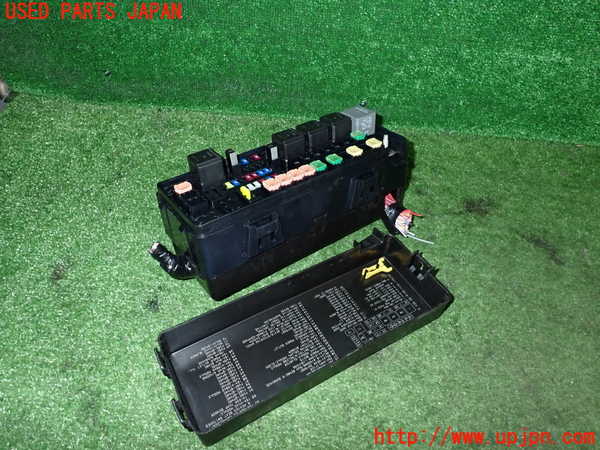 2UPJ-23686743]クライスラー・300(LX36)ヒューズボックス3 中古_m0001.jpg