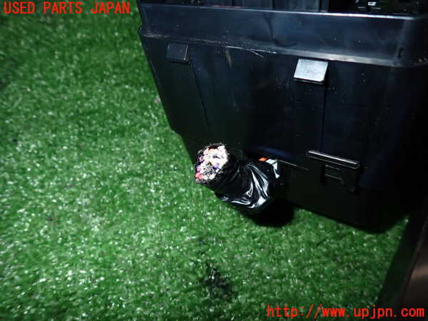 2UPJ-23686743]クライスラー・300(LX36)ヒューズボックス3 中古_m0002.jpg