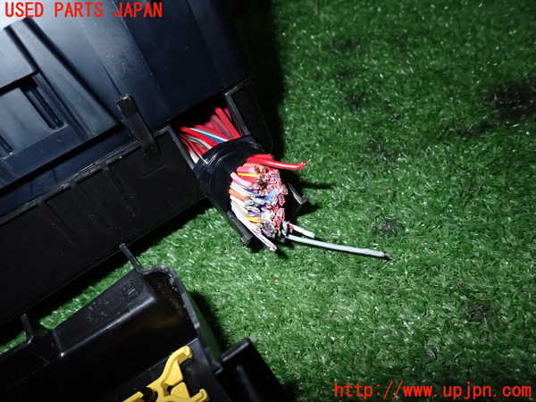 2UPJ-23686743]クライスラー・300(LX36)ヒューズボックス3 中古_m0003.jpg