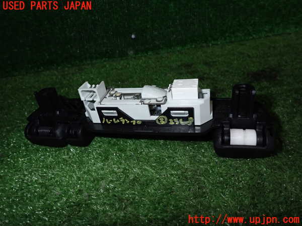 2UPJ-23686412]クライスラー・300(LX36)ルームランプ2 (右 2列目) 中古_m0002.jpg
