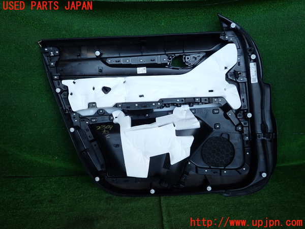 2UPJ-23691234]CX-5(KFEP)右前ドア内張り 中古_m0002.jpg