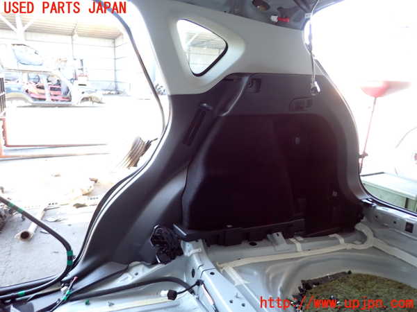 2UPJ-23697675]CX-5(KFEP)右リアピラートリム 中古_m0001.jpg