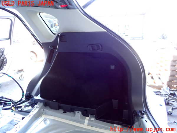 2UPJ-23697675]CX-5(KFEP)右リアピラートリム 中古_m0002.jpg