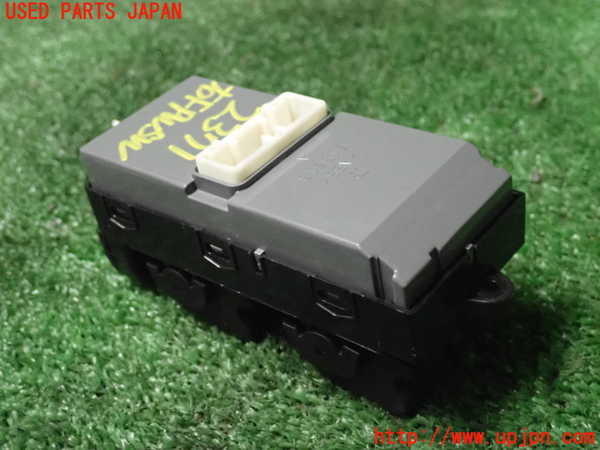 5UPJ-23716240]ルーミー(トール)(M900A)右前パワーウィンドウスイッチ 中古_m0002.jpg