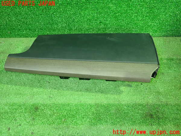 5UPJ-23727517]セレナ(FNC28)グローブボックス2 (上側) 中古_m0001.jpg